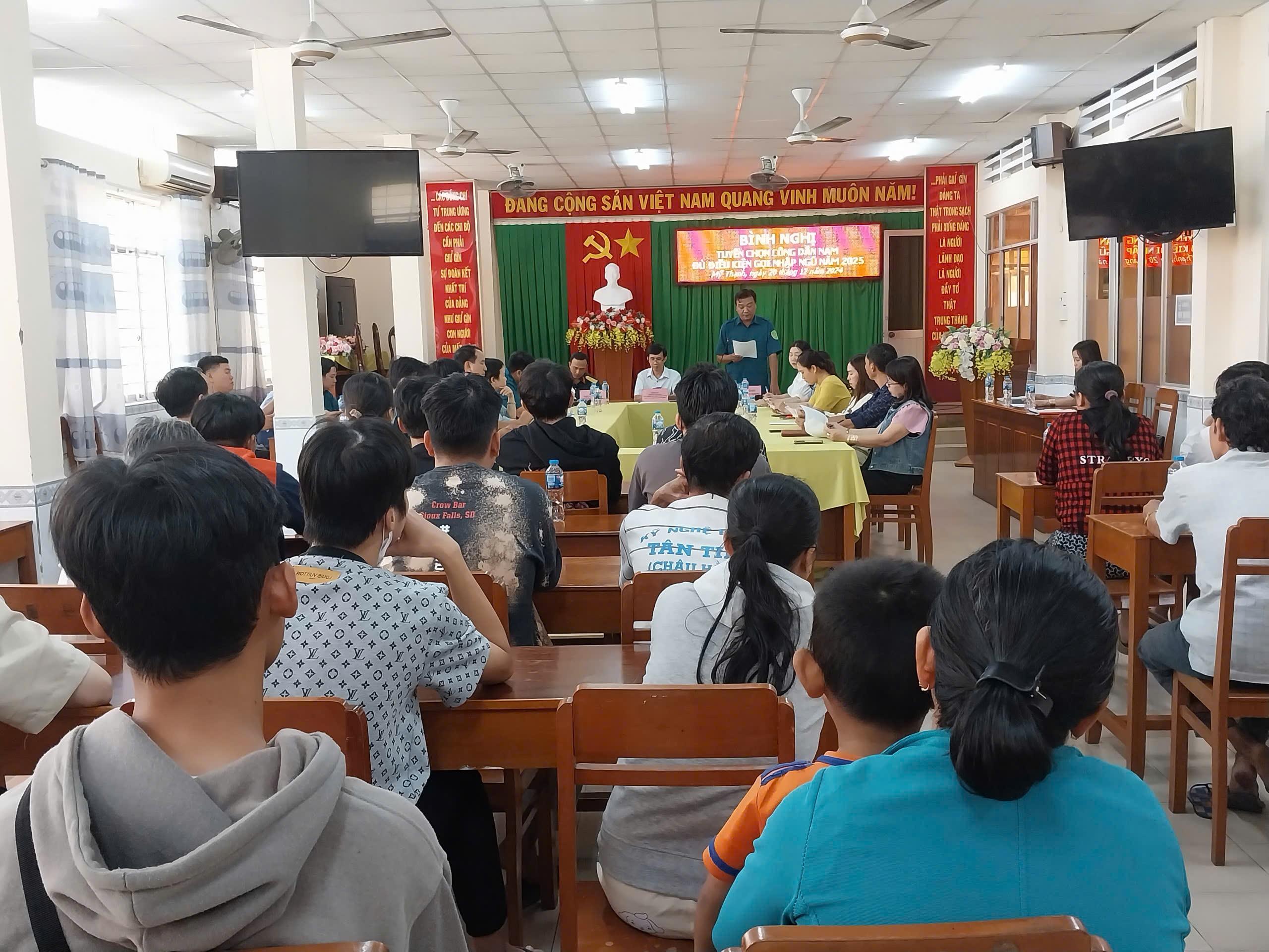 PHƯỜNG MỸ THẠNH TỔ CHỨC BÌNH NGHỊ TUYỀN CHỌN VÀ GỌI CÔNG DÂN SẴN SÀNG NHẬP NGŨ NĂM 2025