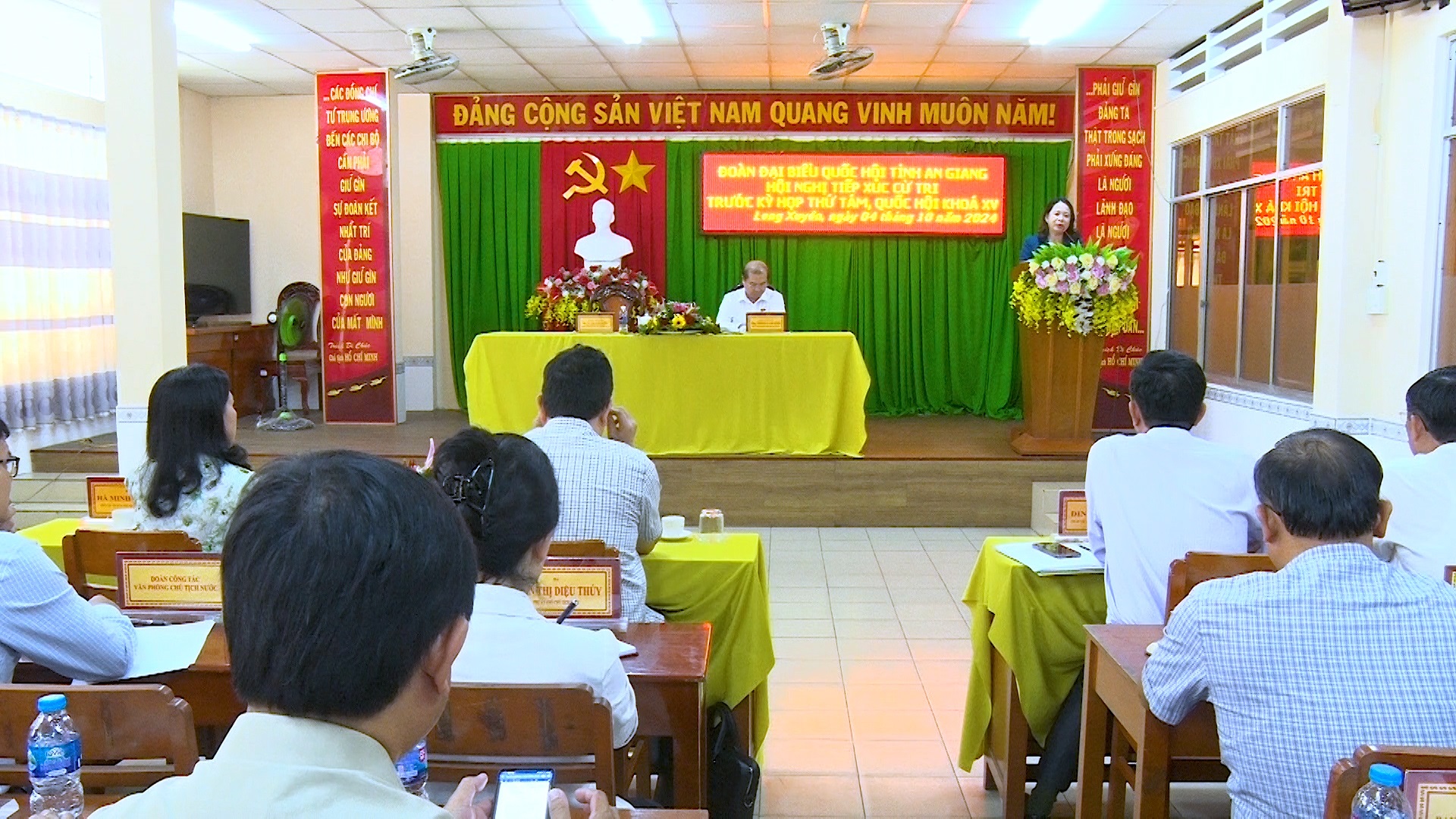 PHÓ CHỦ TỊCH NƯỚC CỘNG HÒA XÃ HỘI CHỦ NGHĨA VIỆT NAM, ĐẠI BIỂU QUỐC HỘI TỈNH AN GIANG TIẾP XÚC CỬ TRI THÀNH PHỐ LONG XUYÊN TRƯỚC KỲ HỌP THỨ 8, QUỐC HỘI KHÓA XV