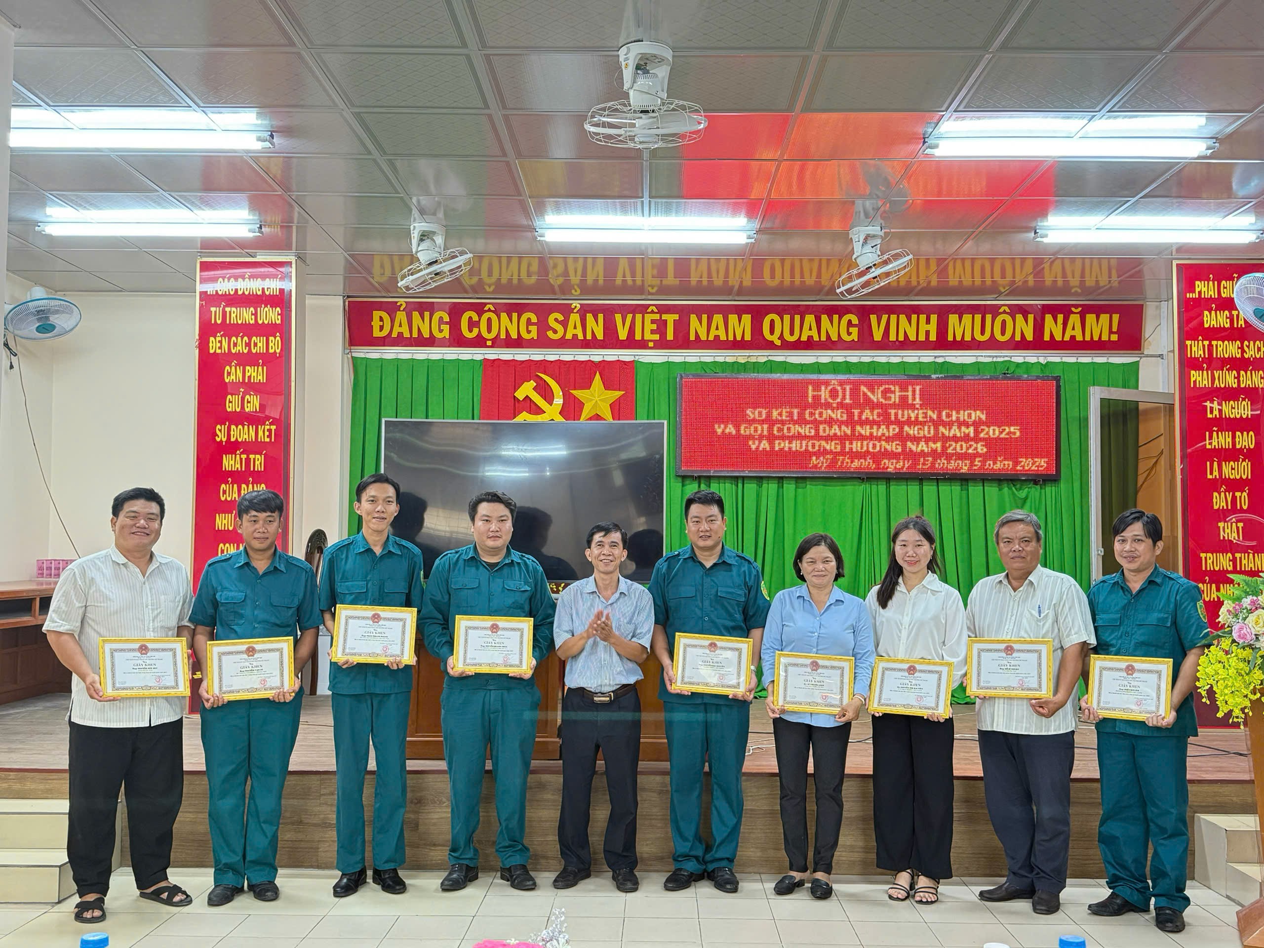 PHƯỜNG MỸ THẠNH SƠ KẾT CÔNG TÁC TUYỂN CHỌN VÀ GỌI CÔNG DÂN NHẬP NGŨ NĂM 2025