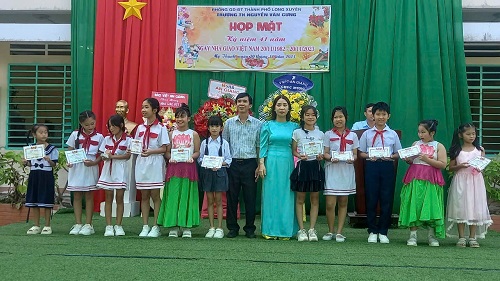 Họp mặt 20/11