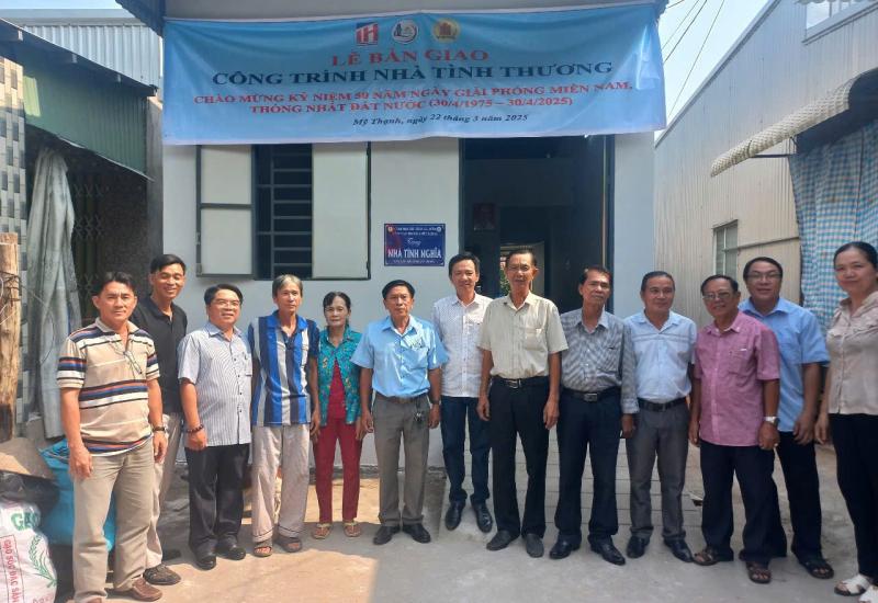 PHƯỜNG MỸ THẠNH BÀN GIAO NHÀ TÌNH THƯƠNG CHO HỘI VIÊN HỘI CỰU CHIẾN BINH